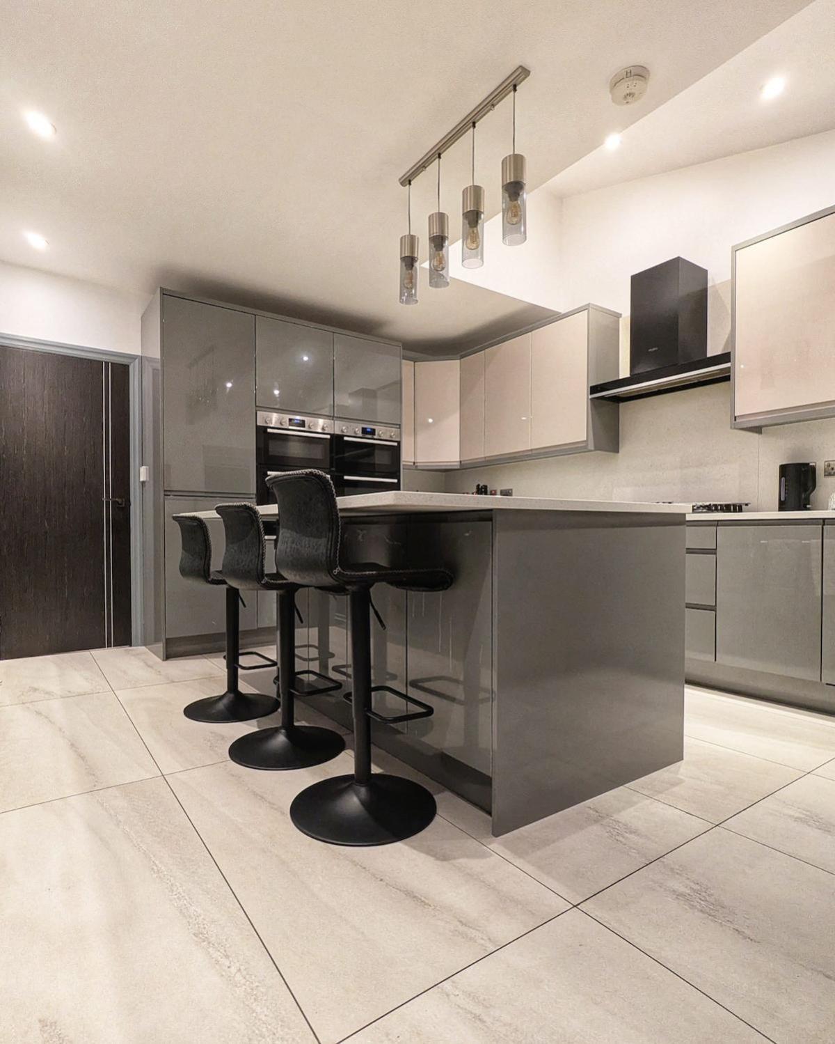 Beautiful 5 Bedroom Home Sleeps 12 People In Manchester Eksteriør billede