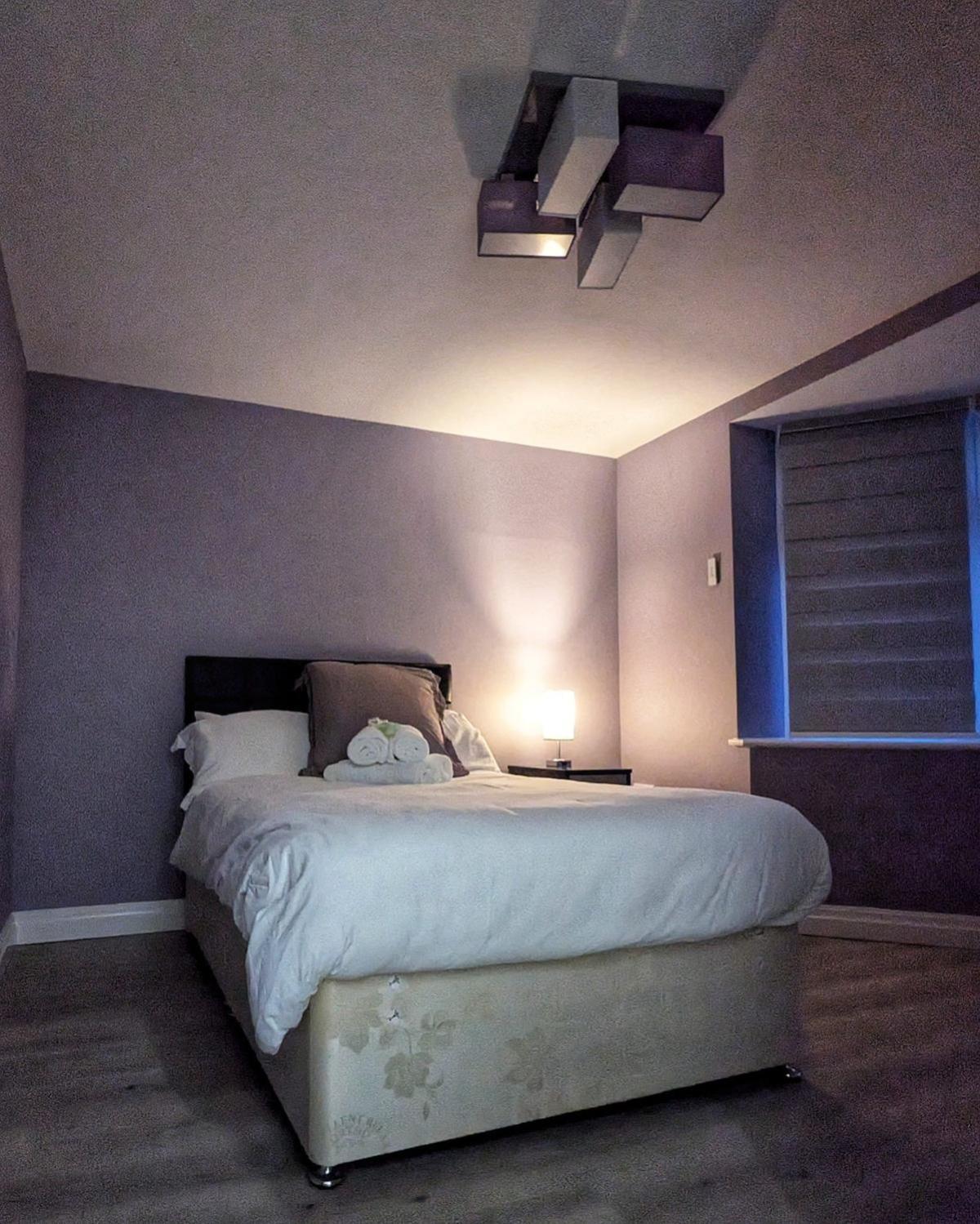 Beautiful 5 Bedroom Home Sleeps 12 People In Manchester Eksteriør billede