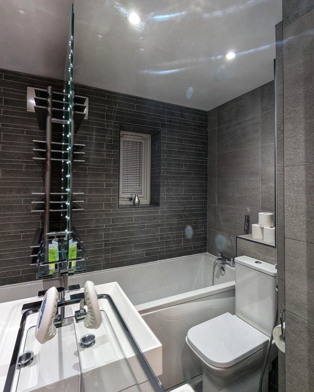 Beautiful 5 Bedroom Home Sleeps 12 People In Manchester Eksteriør billede