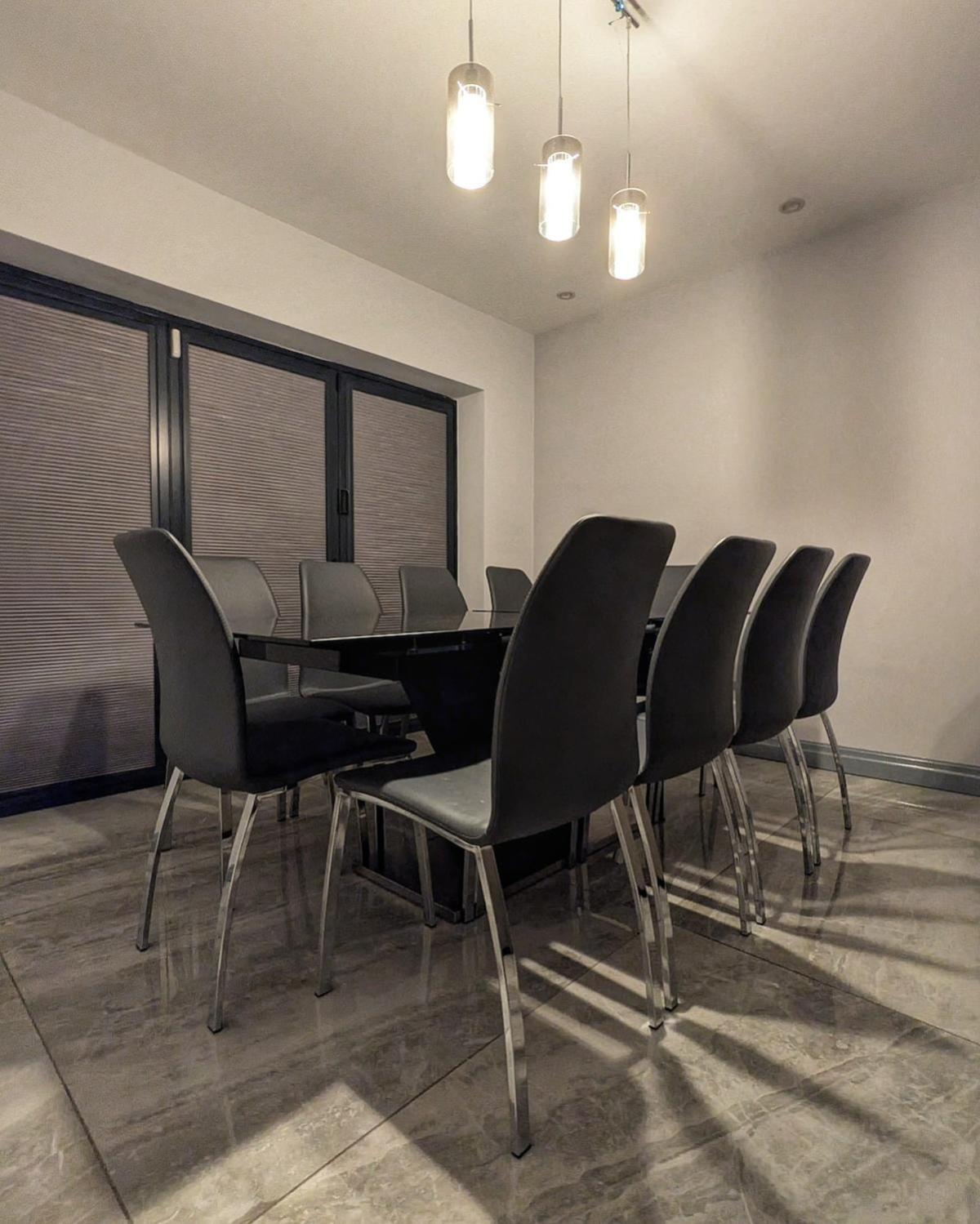 Beautiful 5 Bedroom Home Sleeps 12 People In Manchester Eksteriør billede